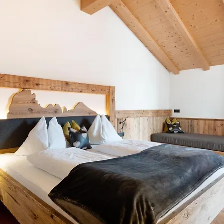 Platiederhof Tschoefas * Laion